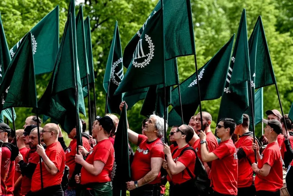 Simpatizantes de extrema derecha marchan con motivo del Día Internacional del Trabajador, en Chemnitz, Alemania