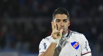 Luis Suárez celebra el gol ante Albion