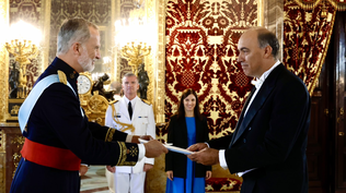 El embajador argentino en España, Wenceslao Bunge Saravia, entrega las cartas credenciales al Rey Felipe VI