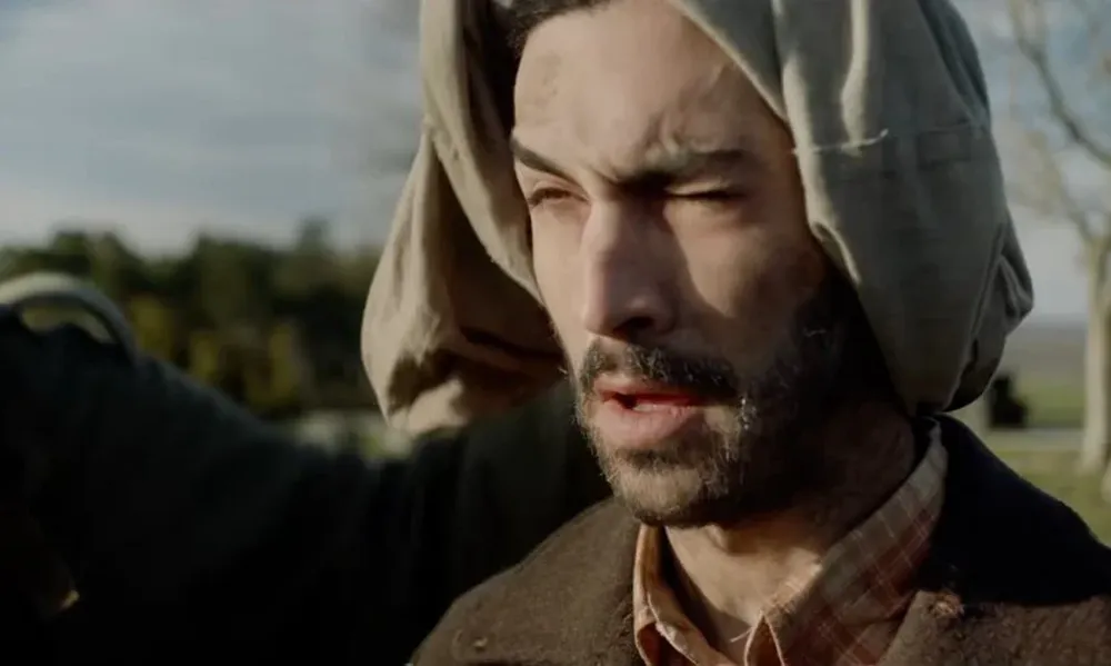 Chino Darín como Mauricio Rosencof