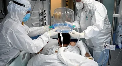Aparecida el fin de año de 2019, la pandemia del Covid-19 dejó al menos 20 millones de muertos.
