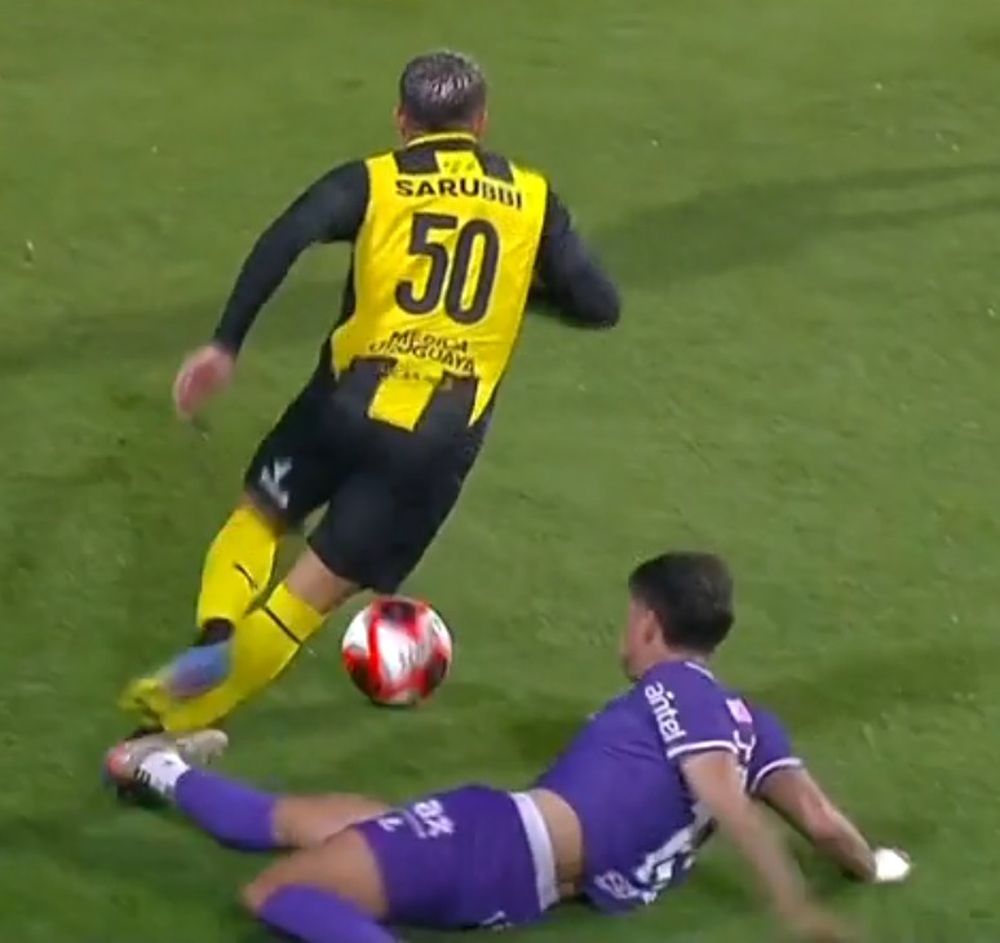 La primera posible roja de Abreu que reclamó Peñarol La primera posible roja de Abreu que reclamó Peñarol