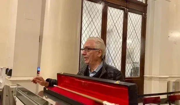 Pallarols entregando el bastón presidencial