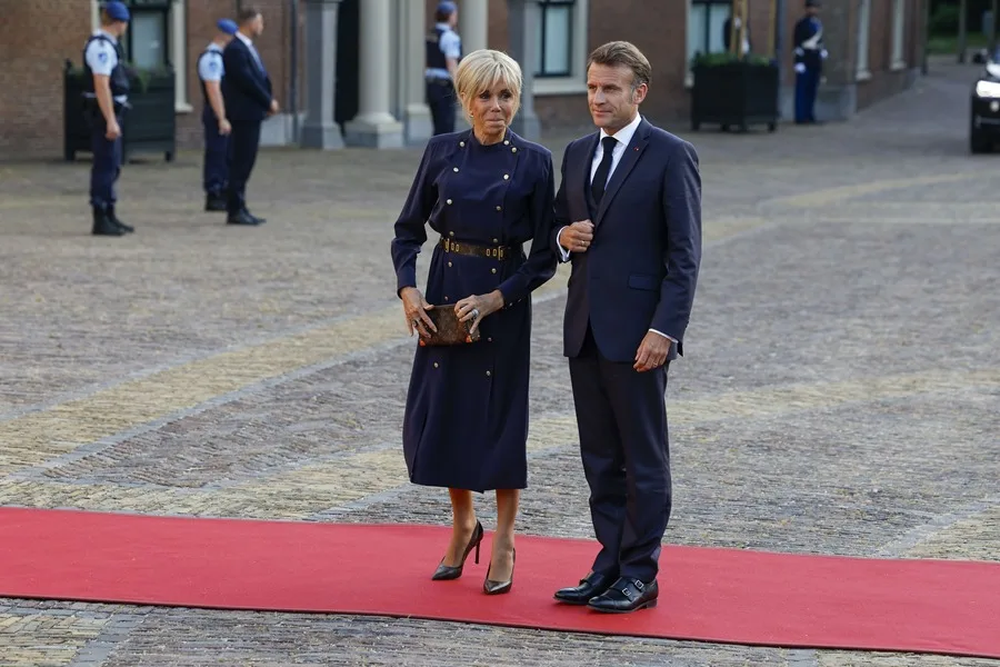 Un bloguero español habría iniciado el bulo sobre la sexualidad de Brigitte Macron, según el Financial Times. (EFE)