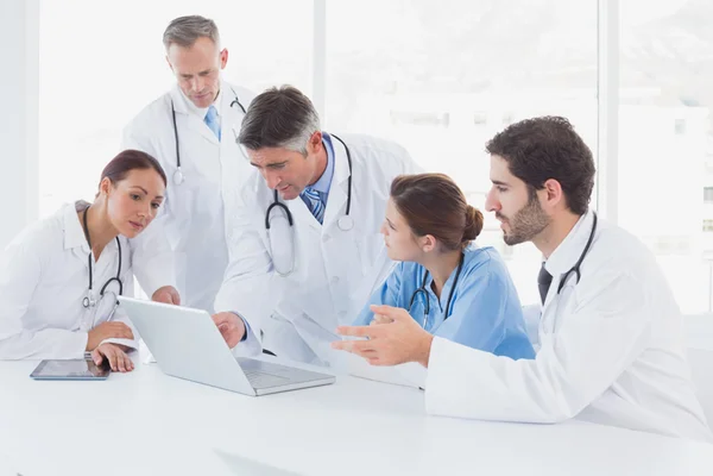 Los médicos especialistas privados tienen el salario medio más alto de España.