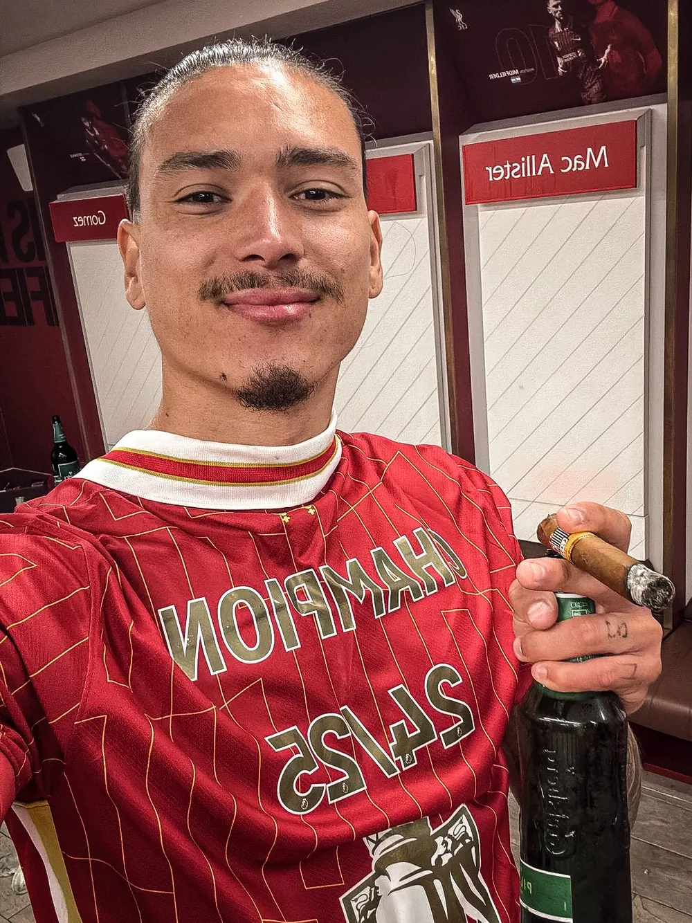 La foto de Darwin Núñez luego de ser campeón de la Premier League con Liverpool
