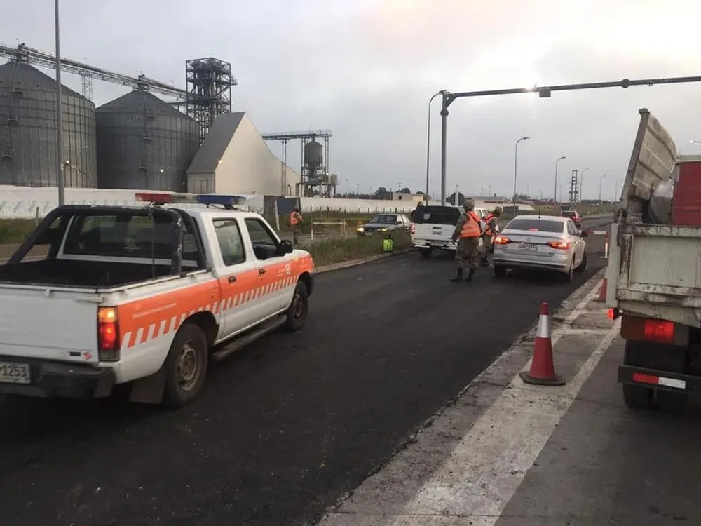 El Centro Coordinador de Emergencias Departamental dispuso de controles sanitarios en el ingreso a Nueva Palmira tras conocerse dos casos este sábado