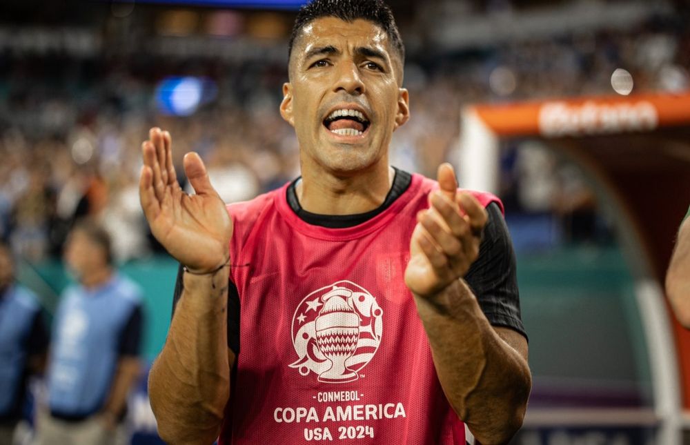Luis Suárez apoyando a sus compañeros de la selección de Uruguay en la Copa América 2024