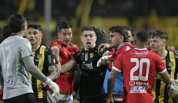 Tensión entre jugadores de Peñarol y Rentistas