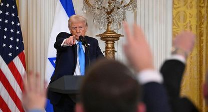 The Associated Press demanda al gobierno de Trump, tras ser vetada por negarse a usar el nombre golfo de América