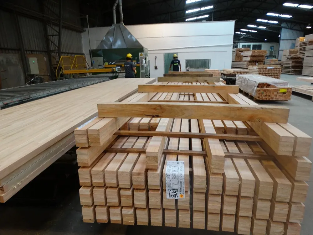 Producción de madera sólida en Uruguay.