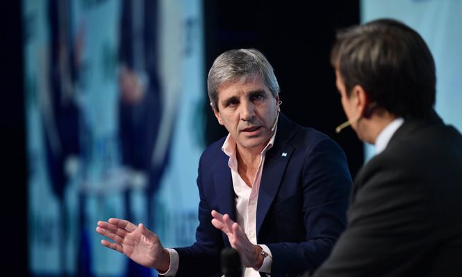 El ministro de Economía Luis Caputo en el IAEF