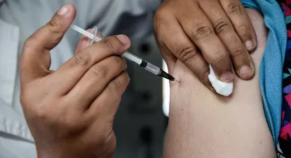 DHL se prepara para el transporte de las vacunas contra el covid-19 en todo el mundo