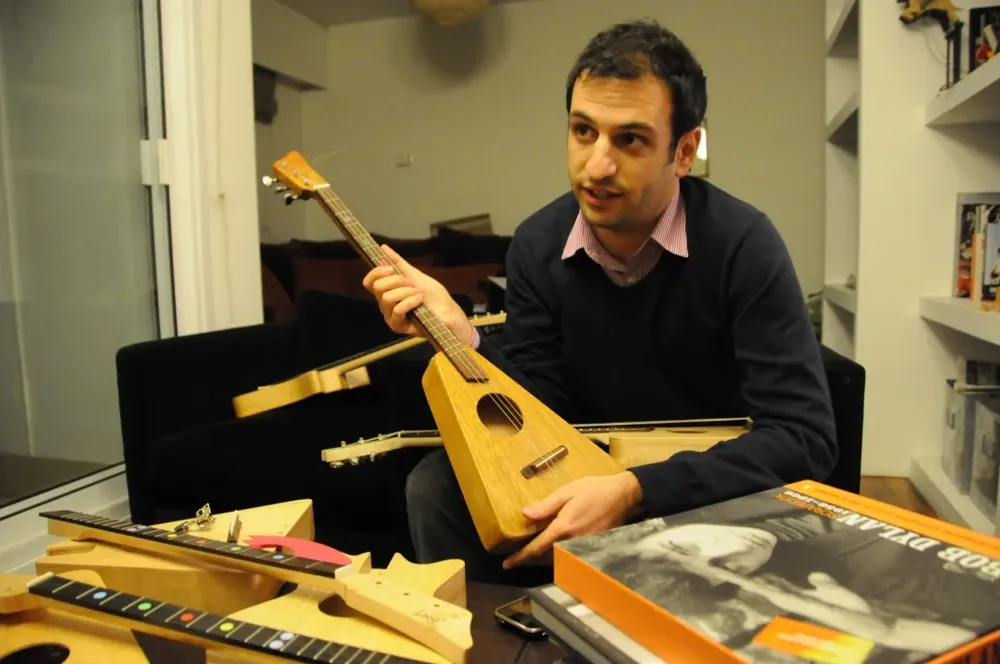Rafael Atijas de Loog Guitars