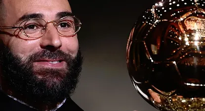 Benzema exhibe orgulloso el Balón de Oro