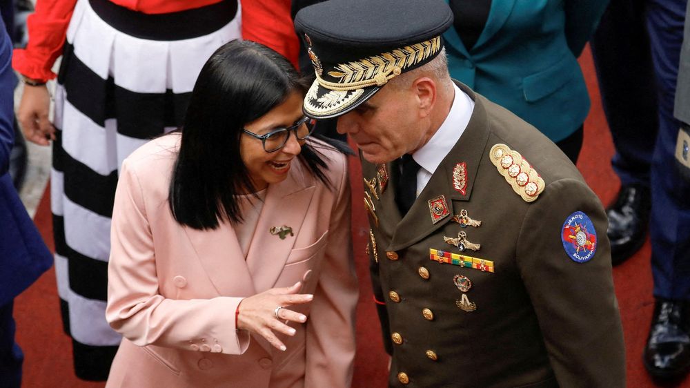 El general Padrino López cerró filas con la vicepresidenta Delcy Rodríguez, actual encargada de la presidencia venezolana.