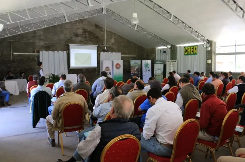 Buena concurrencia en la jornada de actualización ganadera realizada en local Bequeló, en Mercedes