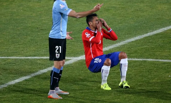 Jara provocó a Cavani, aludiendo a la situación de su padre