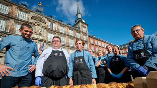 Madrid celebra la fiesta de la Virgen de la Almudena con mil raciones de roscón gratis en Plaza Mayor