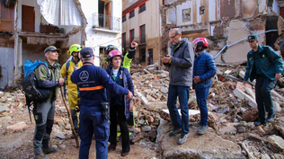 Equipos de rescate siguen en busca de las víctimas.