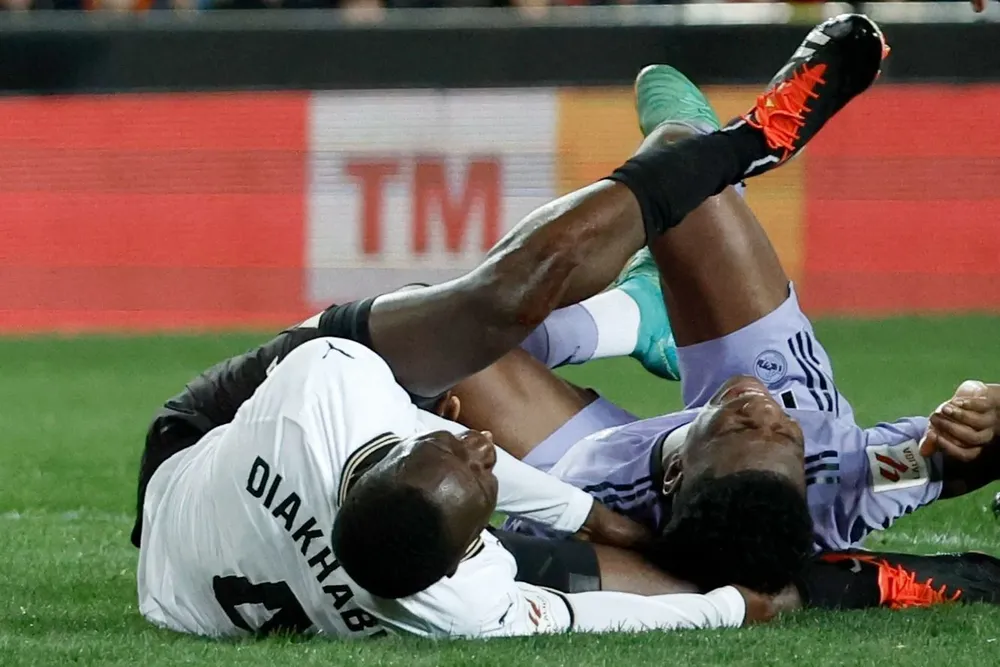 Escalofriante lesión de Diakhaby.