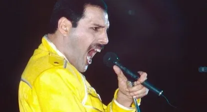 Una canción grabada por Mercury en 1986 fue estrenada a través de una estación de radio de la BBC.