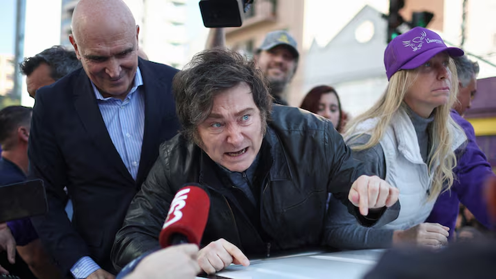 Javier Milei fue agredido en una caravana en Lomas de Zamora. Foto: Reuters