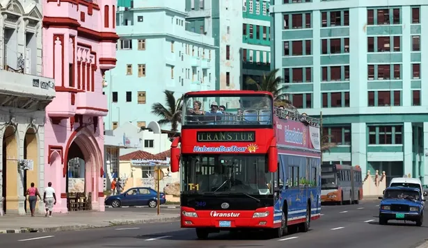 El derrumbe del turismo agrava la crisis en Cuba: el número de visitantes se desplomó 56% en lo que va de año