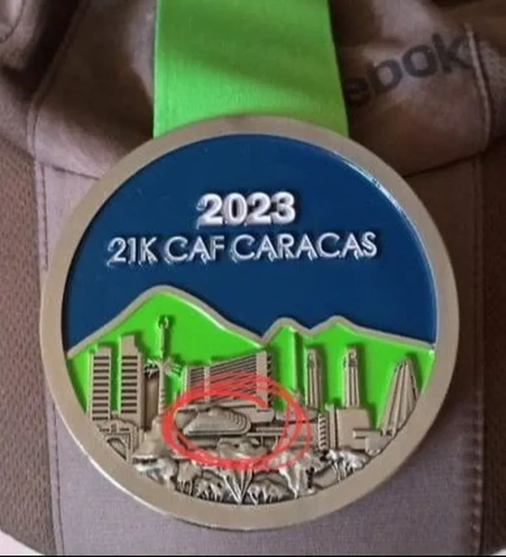 Las medallas con la imagen del Helicoide