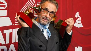 Jorge Drexler con sus Grammy Latino