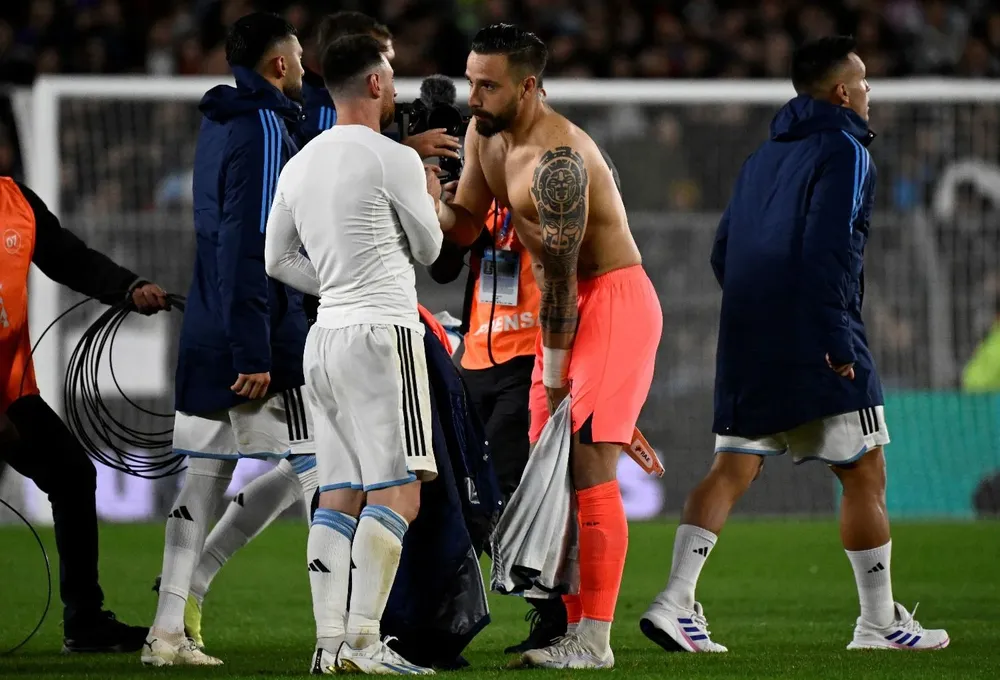 Lionel Messi y Hernán Galíndez