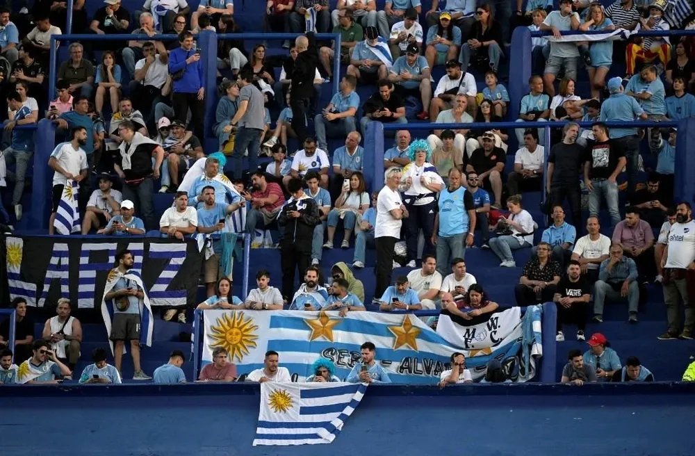 Hinchas de Uruguay en La Bombonera