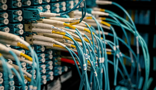 Antel define si vende servicios a cables que ofrecen internet en los hogares