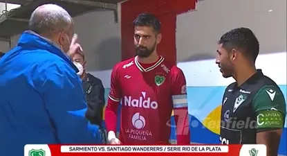 Sorteo entre los capitanes de Sarmiento y Santiago Wanderers