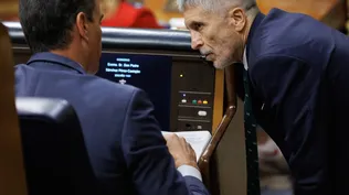 El presidente del Gobierno, Pedro Sánchez (i) y el ministro de Interior, Fernando Grande-Marlaska (d),