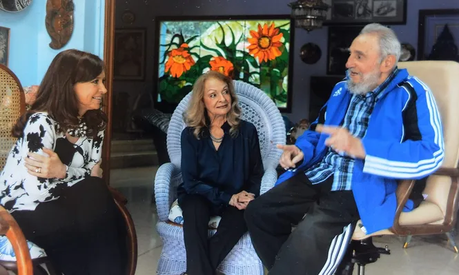Foto del encuentro que Fidel y Cristina Fernández mantuvieron en Cuba.