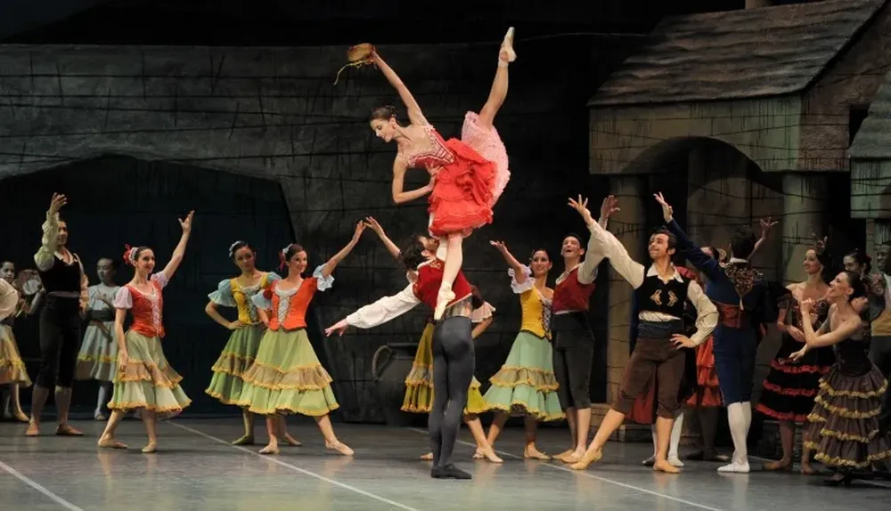 Ciro Tamayo eleva a María Noel Riccetto en un acto de Don Quijote