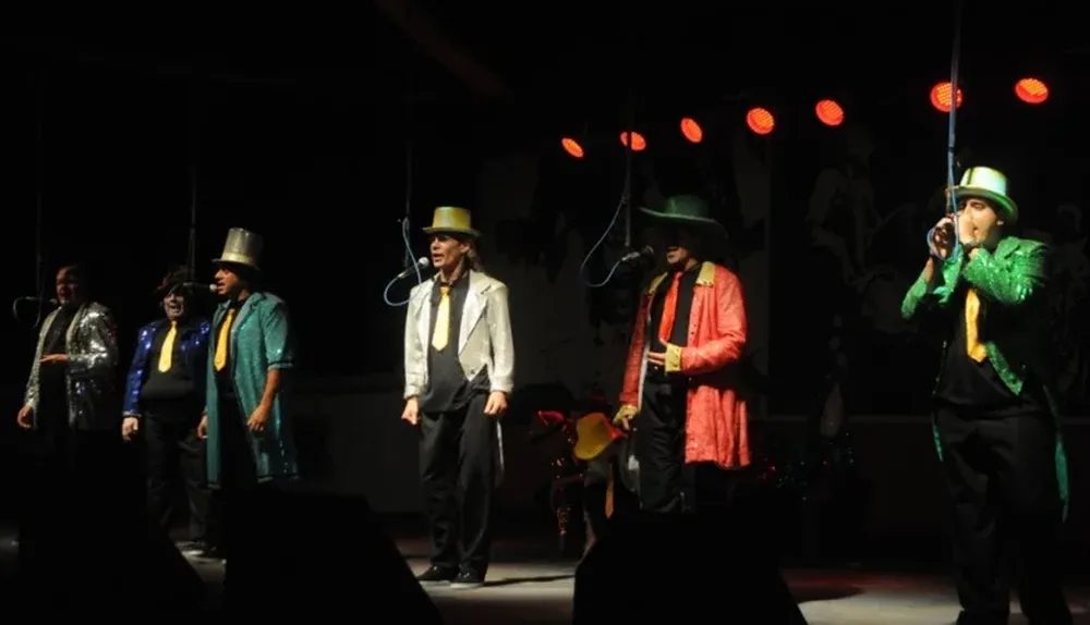 Humoristas Fantoches en el tablado de Flor de Maroñas