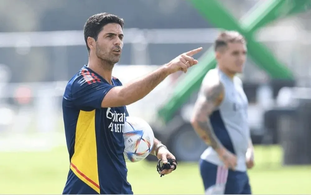 Mikel Arteta y Lucas Torreira