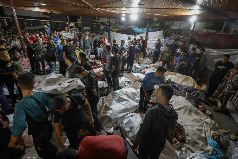 Ascienden a más de quinientos los muertos por un ataque aéreo israelí contra el hospital Ahli Araba que albergaba heridos y refugiados.