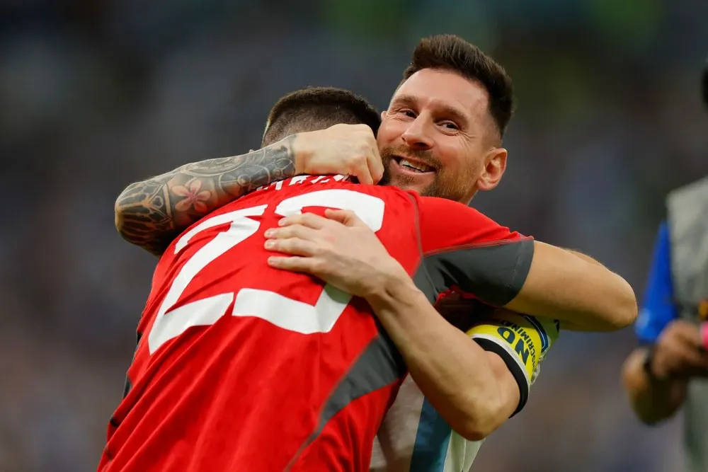 Messi y Dibu Martínez, dos símbolos de Argentina