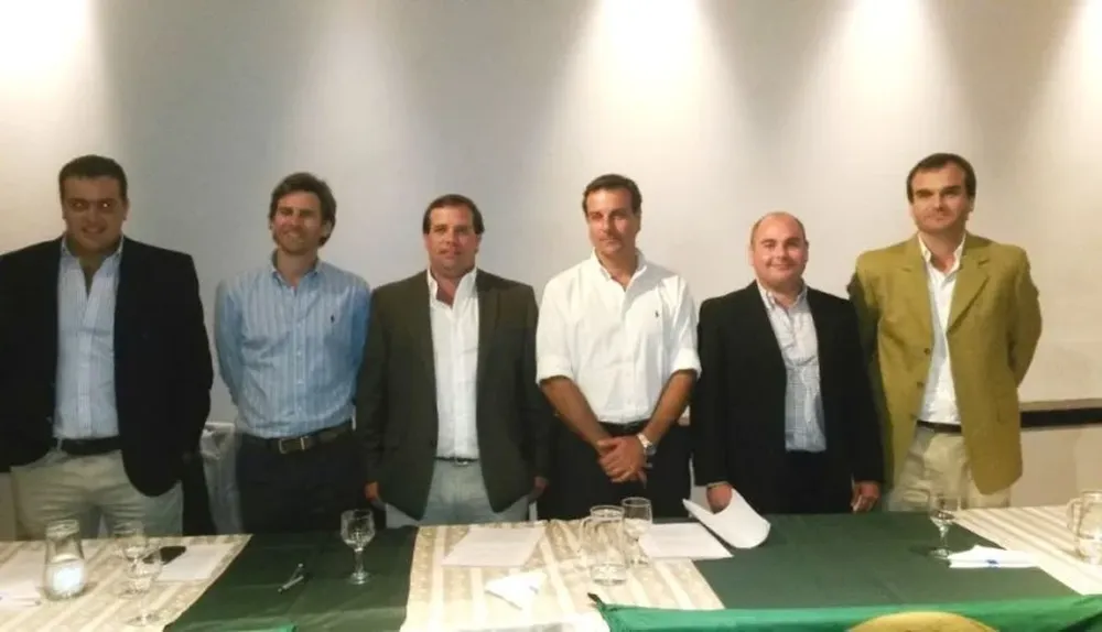 Los integrantes de la nueva directiva de la ACG