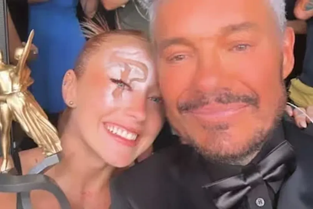 Acosta al convertirse en ganadora de la nueva edición del Bailando