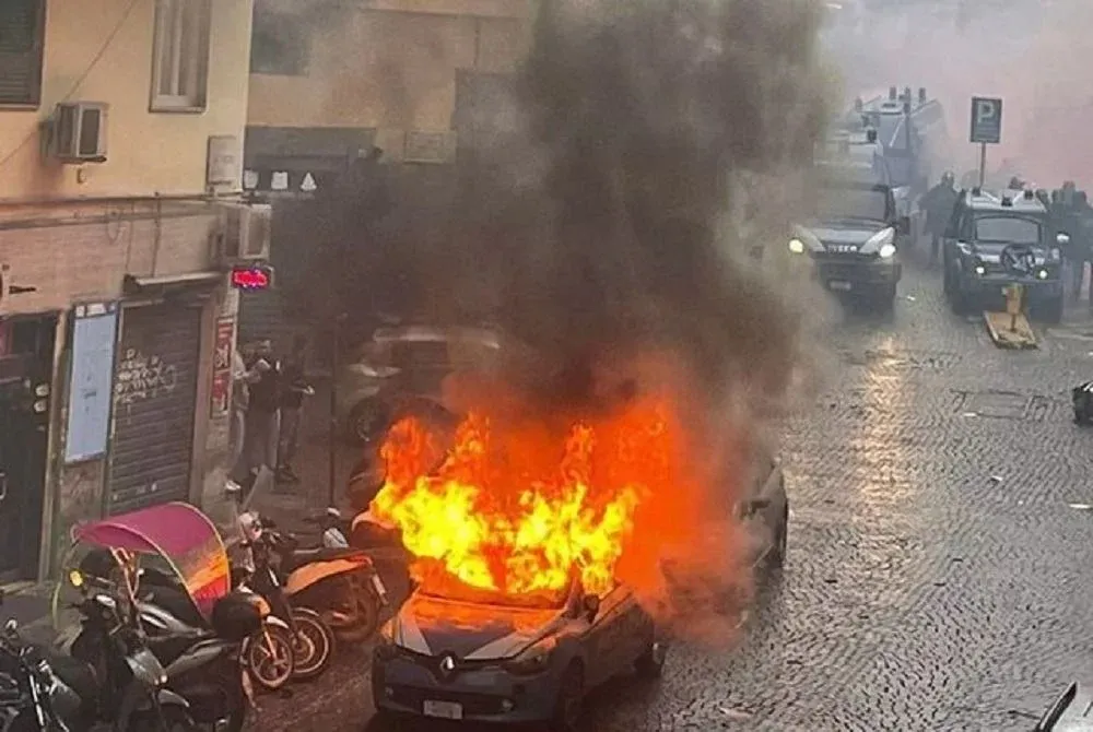 La patrulla incendiada