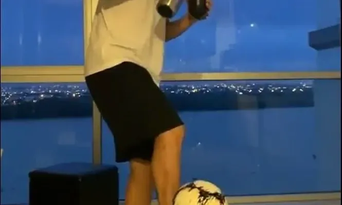 El desafío de los jugadores uruguayos: dominar la pelota y cebar mate