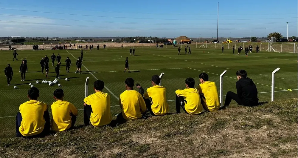 Juveniles de Peñarol en la Ciudad Deportiva