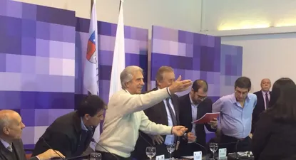 en medio de los cruces por la rendicion, vazquez tuvo un respiro en el interior