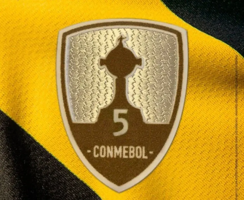 El escudo que lucirá la camiseta de Peñarol en la Copa