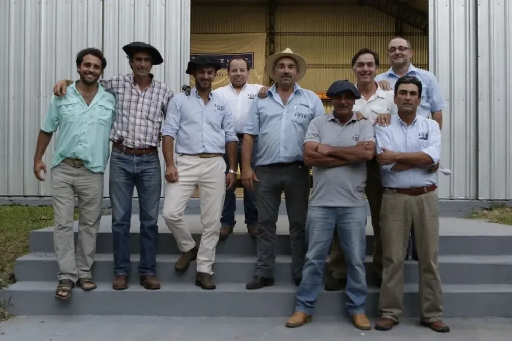 El equipo del escritorio Valdez y Cía que trabajó en la feria de Don Tito