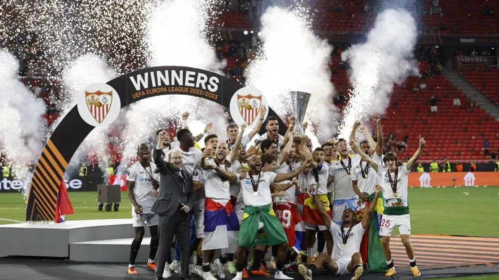 El Sevilla celebra por séptima vez una copa continental.